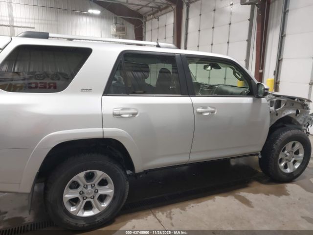 Toyota 4Runner Sr5 Premium Image 2