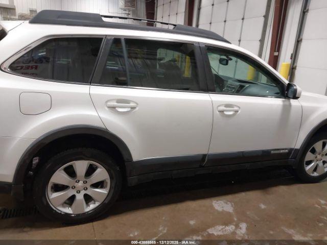 Subaru Outback 2.5i Premium Image 13