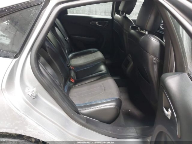 Chrysler 200 S Image 4