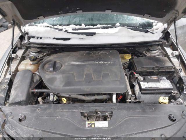 Chrysler 200 S Image 6