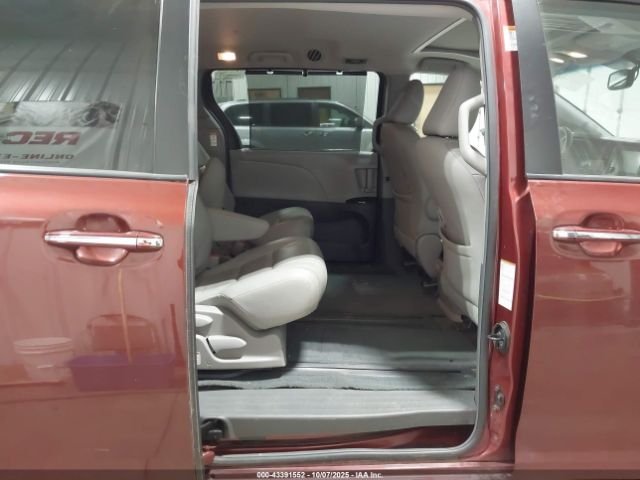Toyota Sienna Xle 8 Passenger Image 10