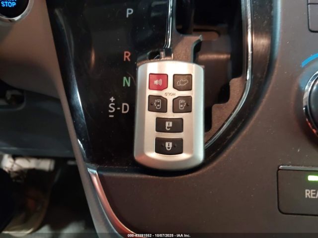 Toyota Sienna Xle 8 Passenger Image 2