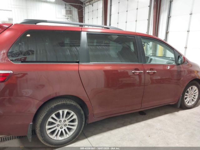 Toyota Sienna Xle 8 Passenger Image 15