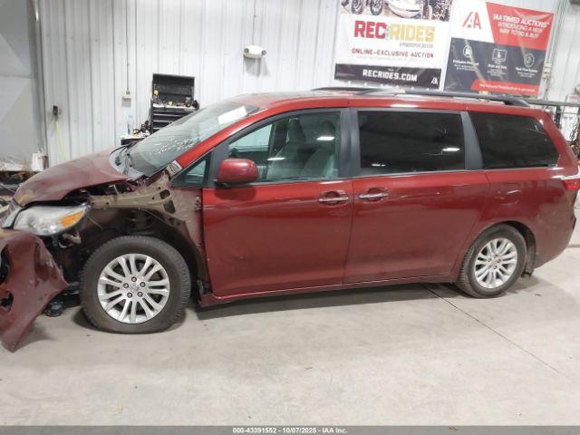 Toyota Sienna Xle 8 Passenger Image 14