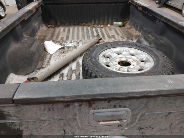 Ford F-350 Lariat Image 4