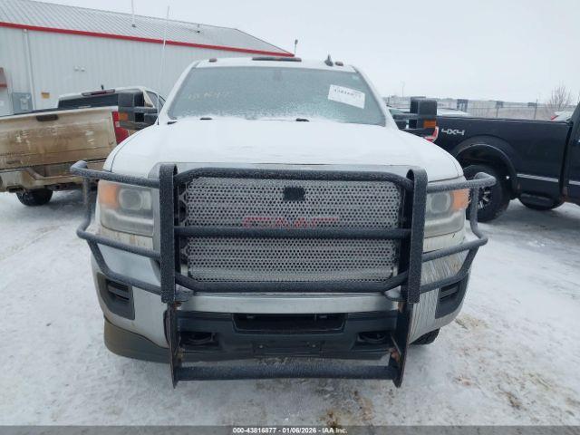 GMC Sierra 2500 Image 15