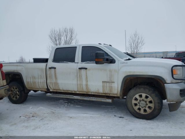 GMC Sierra 2500 Image 16