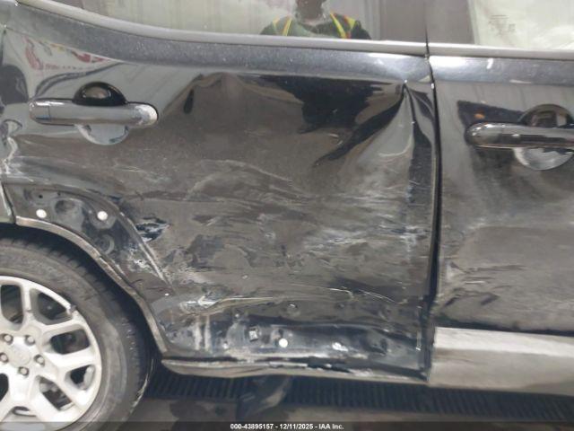 Jeep Renegade Latitude 4x4 Image 4