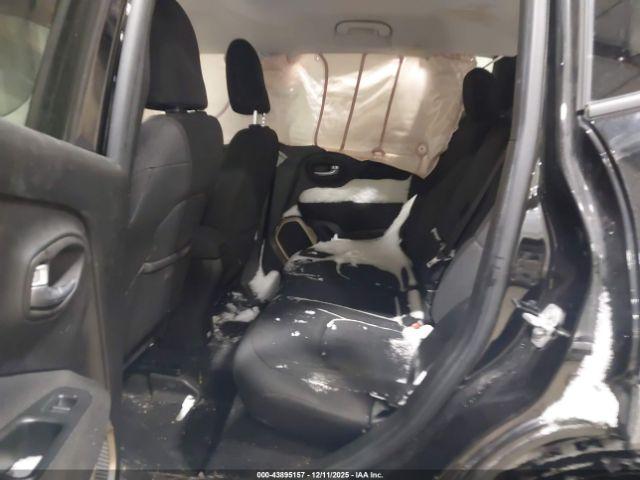 Jeep Renegade Latitude 4x4 Image 8