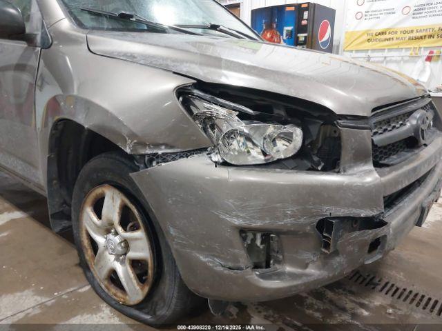 Toyota RAV4 Base V6 Image 8