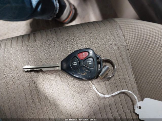 Toyota RAV4 Base V6 Image 14