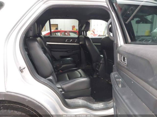 Ford Explorer Xlt Image 6