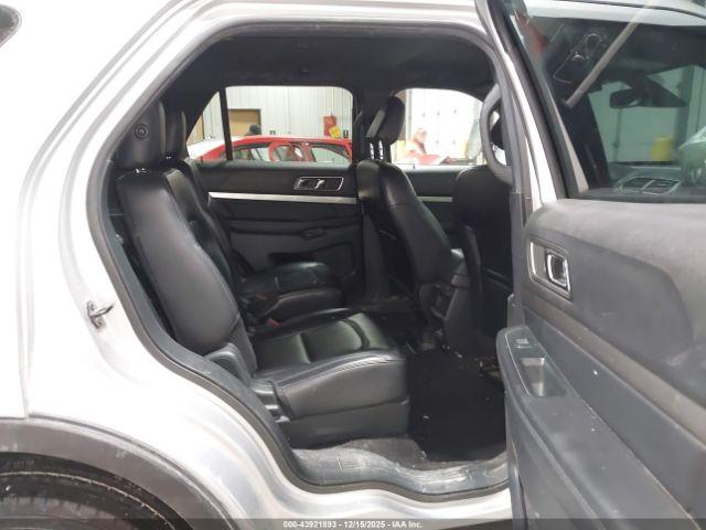 Ford Explorer Xlt Image 6