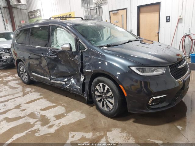 Chrysler Pacifica Limited Image 1