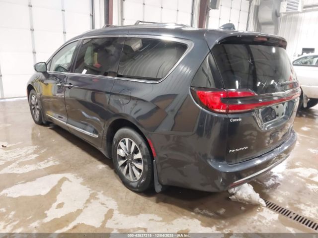 Chrysler Pacifica Limited Image 3