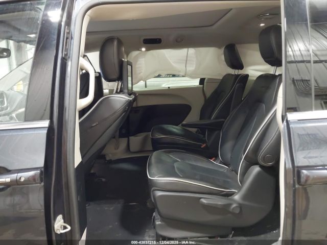 Chrysler Pacifica Limited Image 4