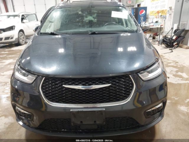 Chrysler Pacifica Limited Image 16