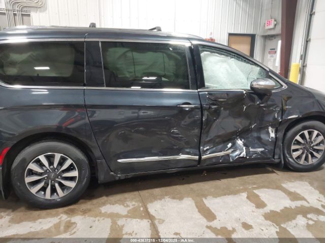 Chrysler Pacifica Limited Image 10