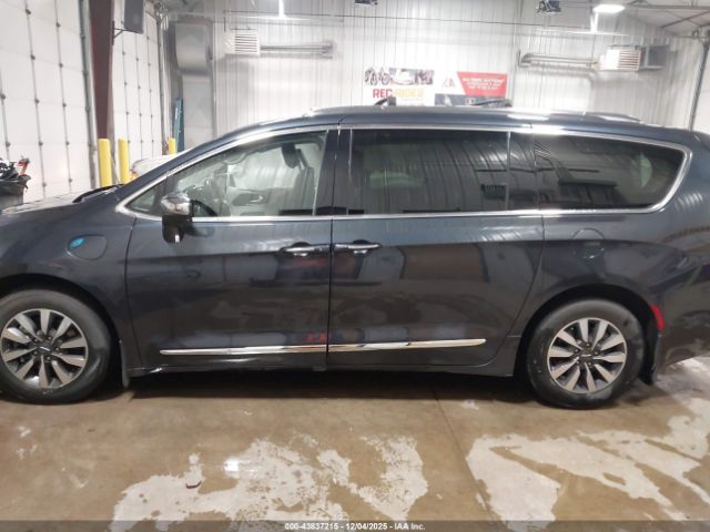 Chrysler Pacifica Limited Image 9