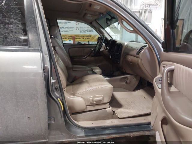 Toyota Sequoia Limited V8 Image 8