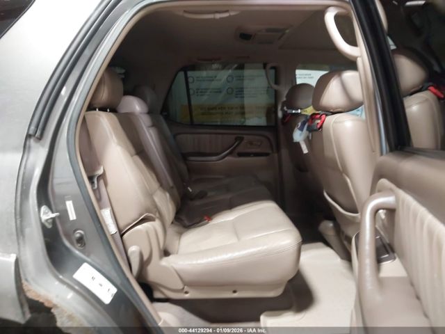 Toyota Sequoia Limited V8 Image 9