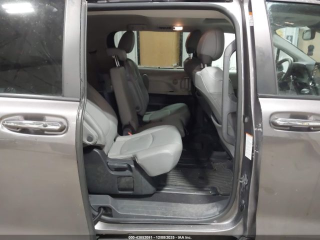 Toyota Sienna Xle Image 5
