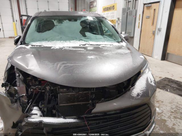 Toyota Sienna Xle Image 11