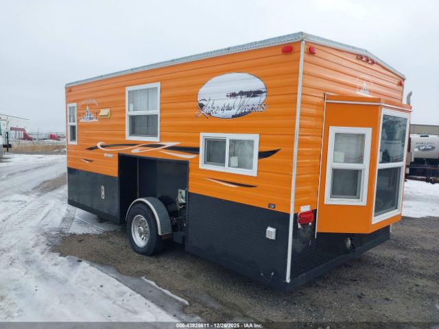 Ice Castle Fish House Image 3