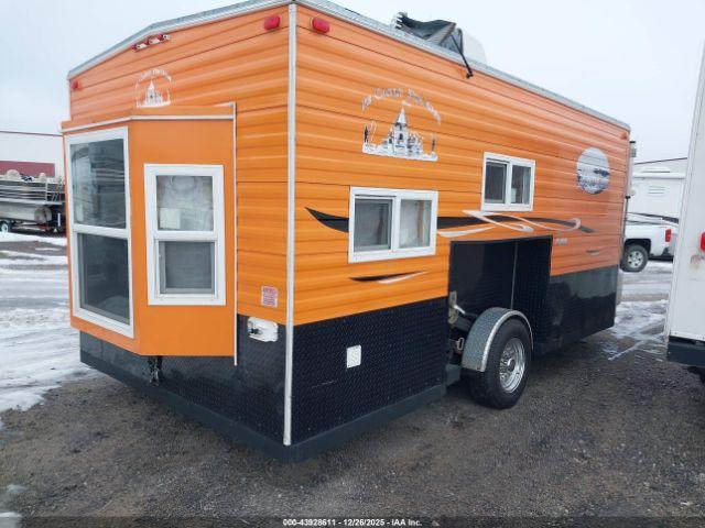 Ice Castle Fish House Image 4