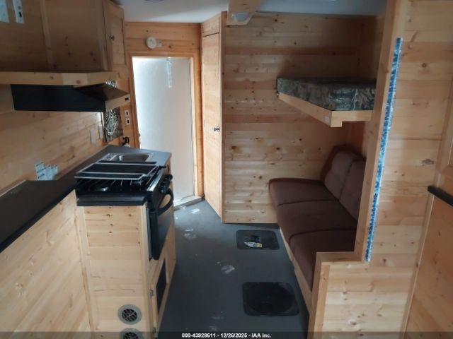 Ice Castle Fish House Image 9